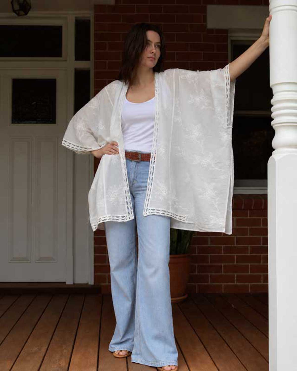 Simply Smitten Embroidered Kimono – White